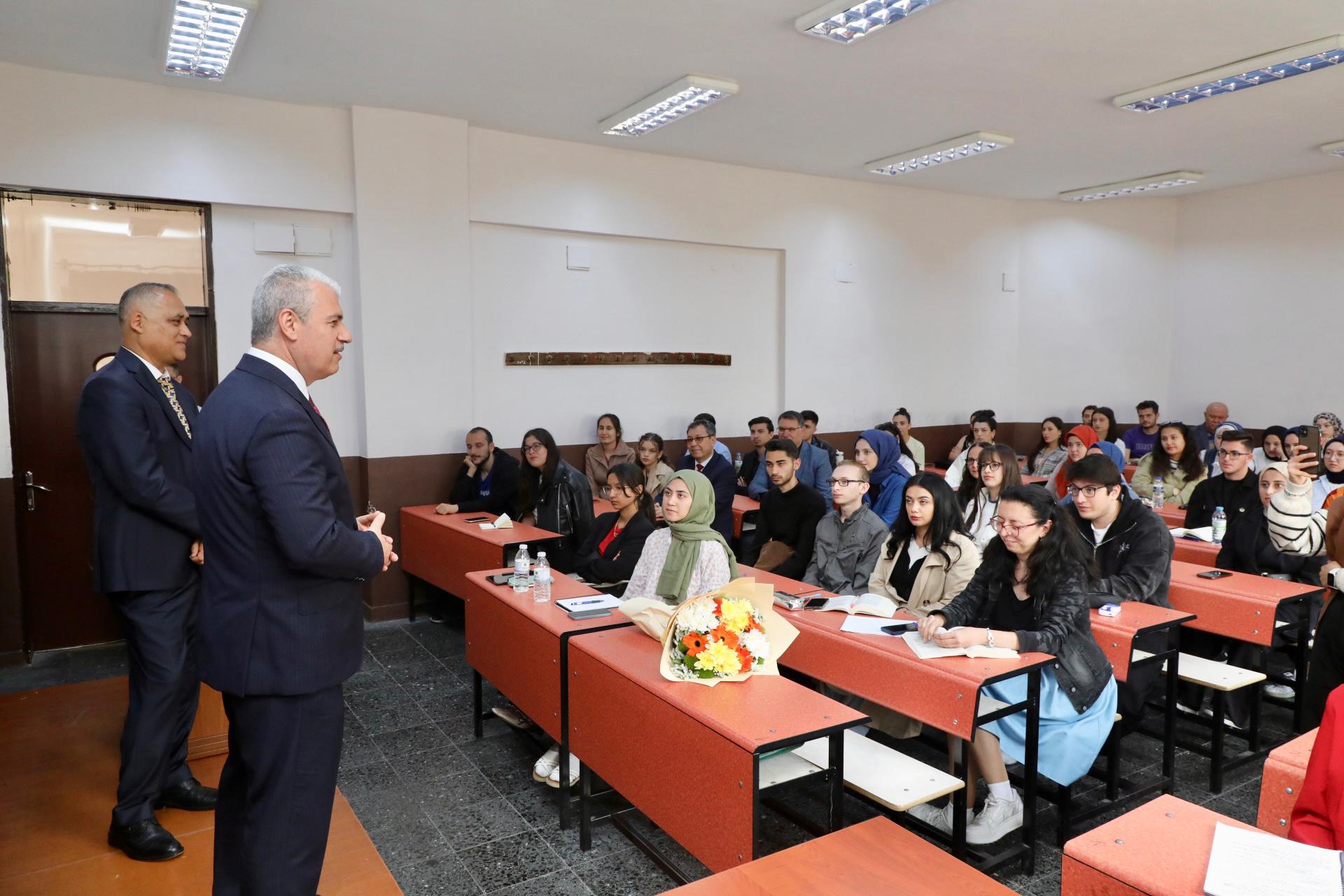 Konya’da böyle ders görülmedi! Öğrenciler öyle bir isimden ders dinledi ki