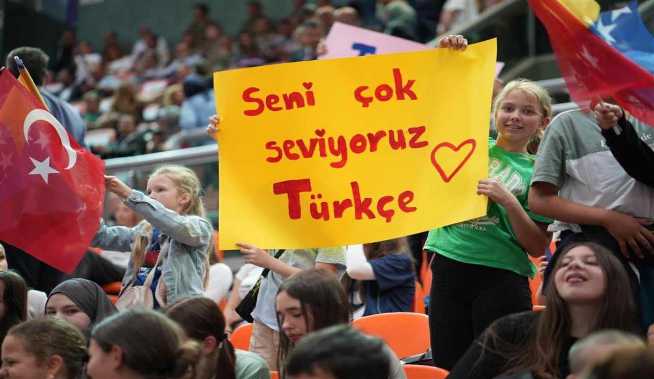 Bosna Hersek’te Çocuk Neşesi, Türkçe Şarkılarla Coştu!