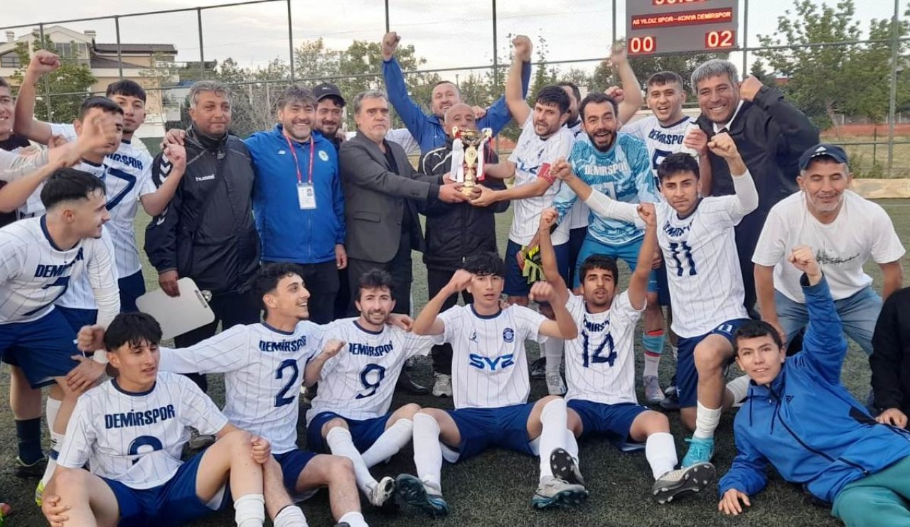 Konya Demirspor 1. Amatör Küme’de! Başarı Kupayla Taçlandı
