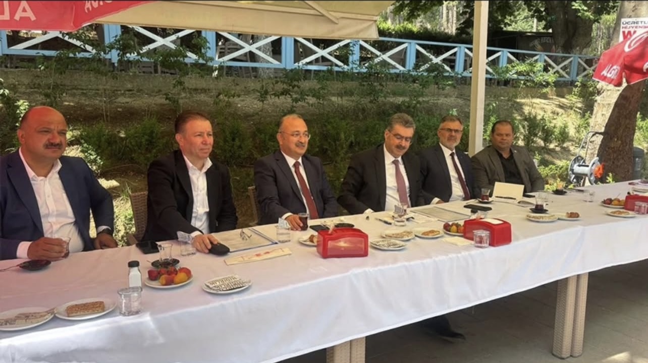 Konya’da kriz!  CHP’li belediye başkanı toplantıya çağırılmadı! Zehir zemberek açıklama yaptı