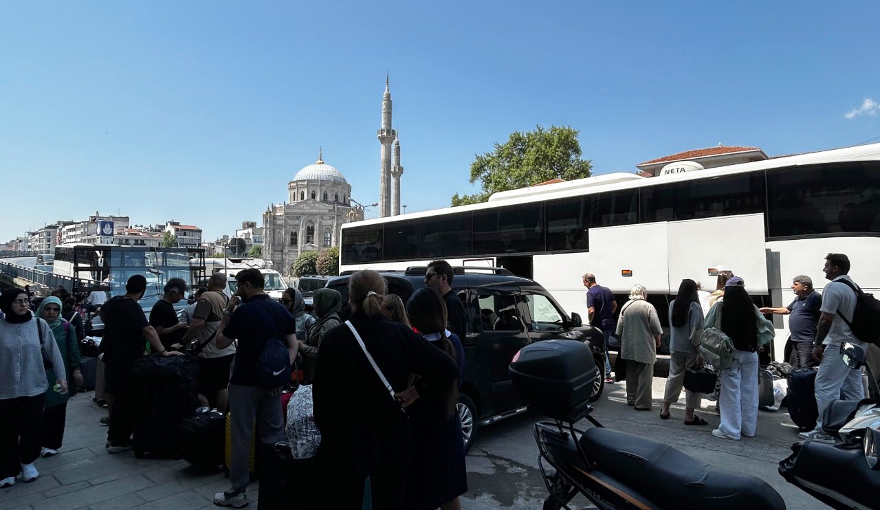 Türkiye-İran Sınır Kapısında Yoğunluk: İranlılar Ülkelerine Dönmeye Çalışıyor