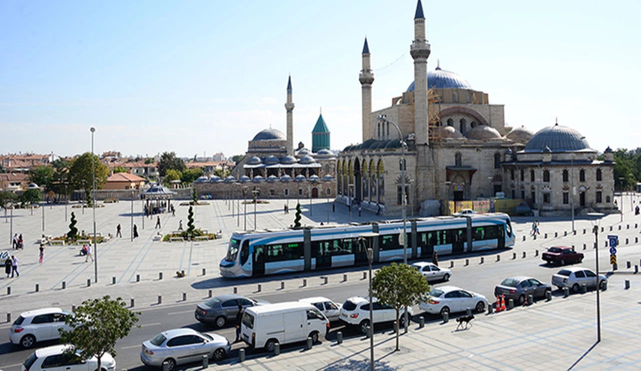 Konya’da şaşırtan olay! Şehirde iki farklı hava etkisini gösteriyor