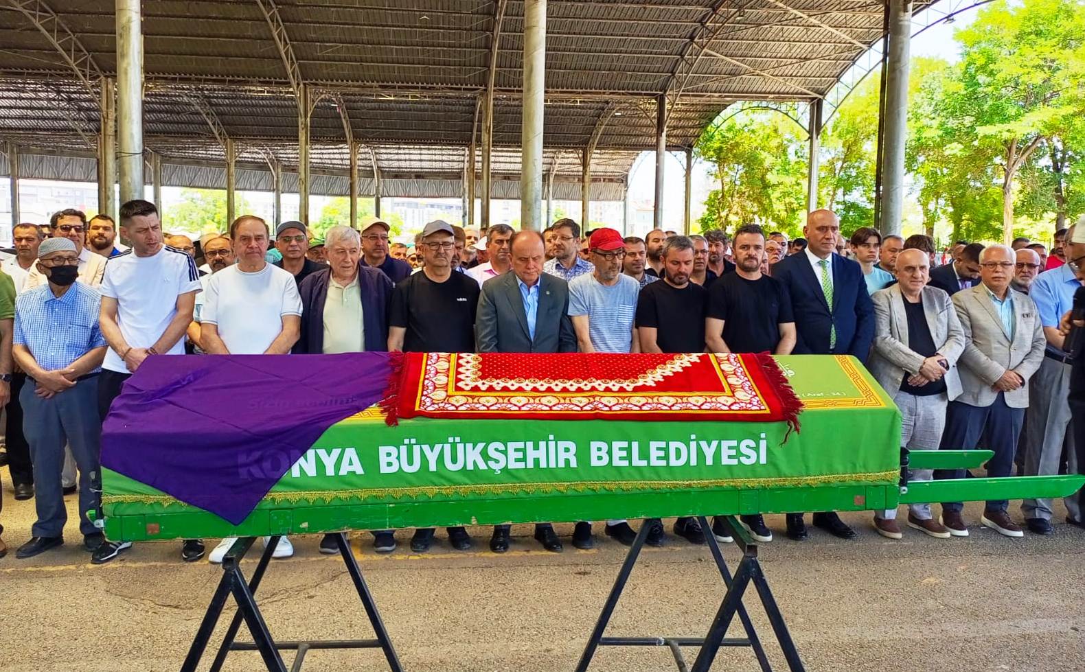 Remzi Ay’ın annesi son yolculuğuna uğurlandı