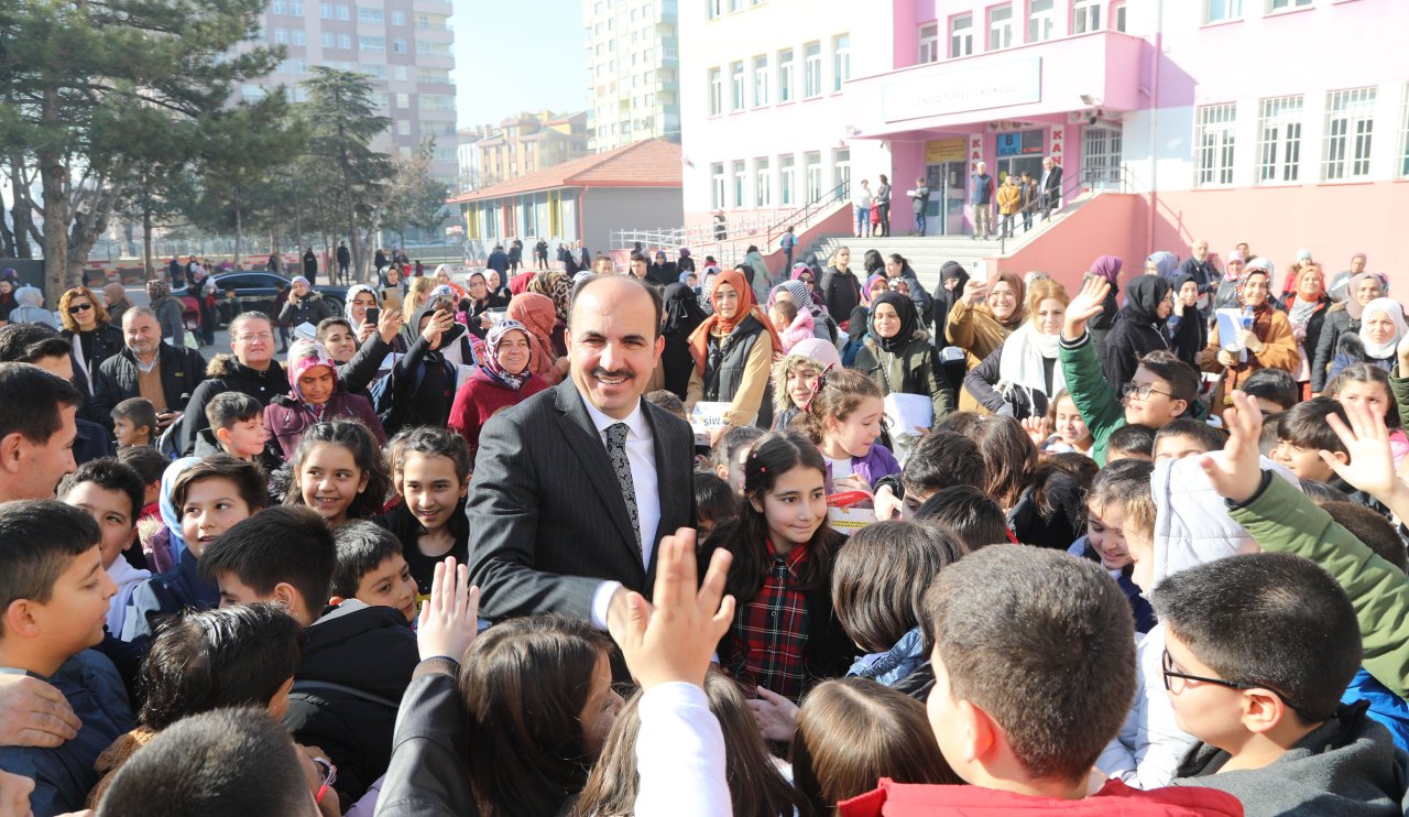 Başkan Altay, Çocukların Karne Heyecanına Ortak Oldu