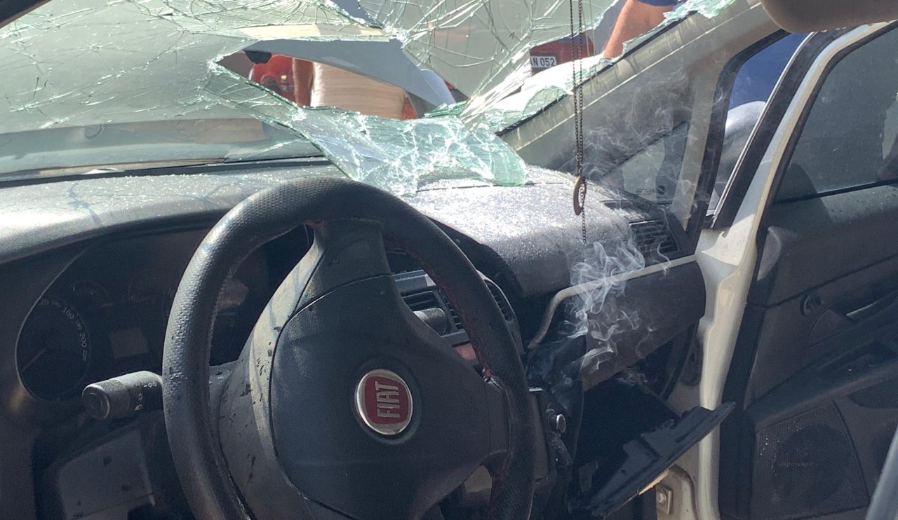 Telefon Bataryası Patladı, Otomobilde Yangın Son Anda Önlendi