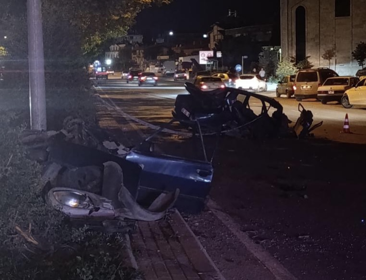 Konya’da korkunç kaza! Araç ikiye bölündü, içindekiler yola fırladı