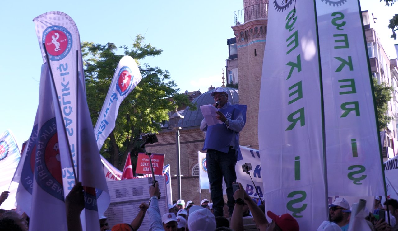 TÜRK-İŞ: Biz Emekçiyiz! Biz İşçiyiz! Biz Köle Değiliz!