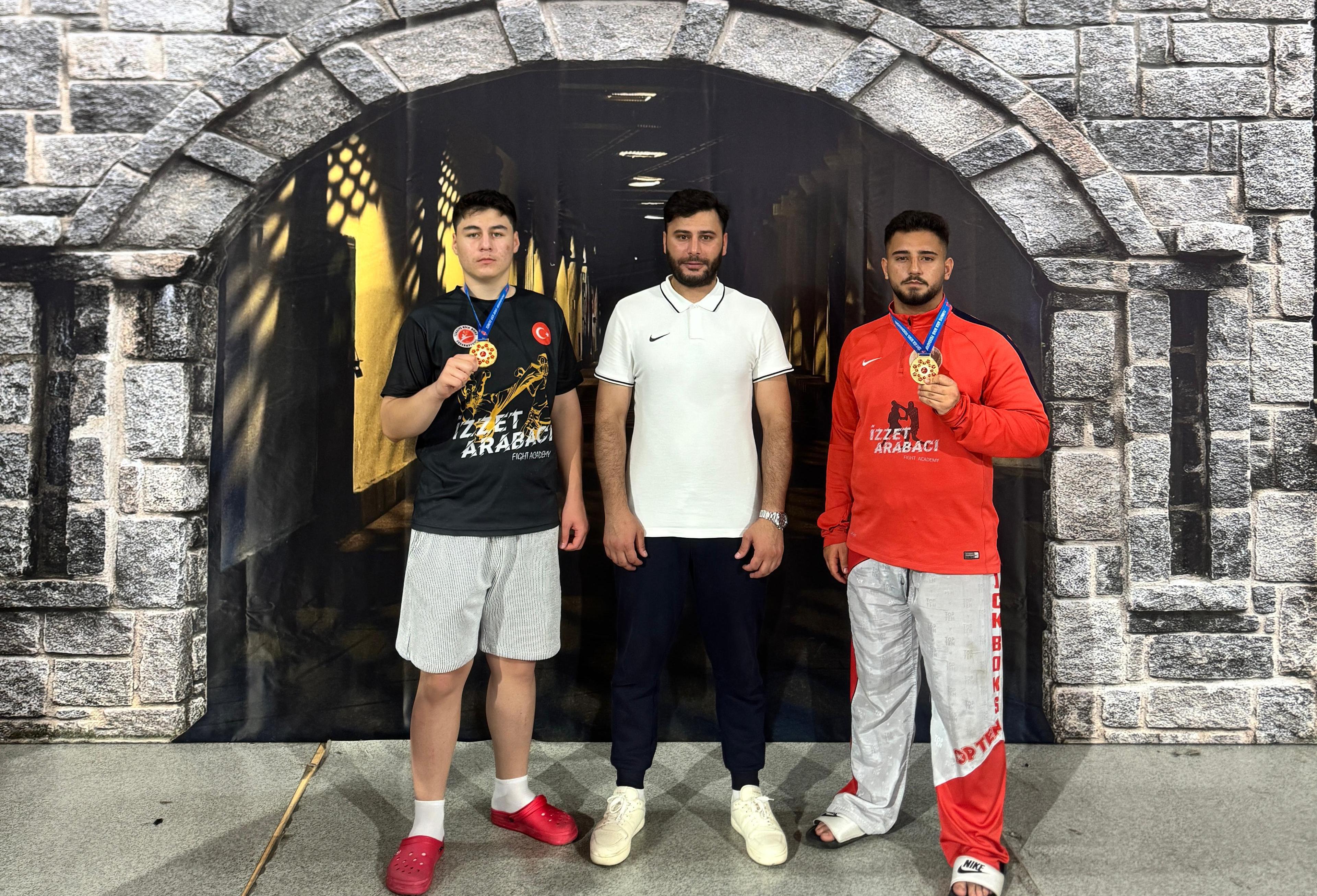 Konya’yı temsil eden İzzet Arabacı Kick Boks Takımından 2 şampiyonluk