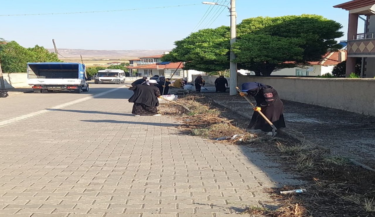 Konya Cihanbeyli’de temizlikte yaz mesaisi hız kesmiyor