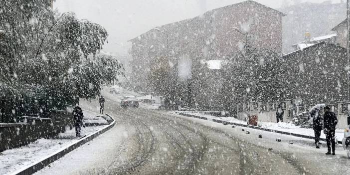 Konya'ya beklenen kar geldi! Bu bölgede kar yağışı başladı