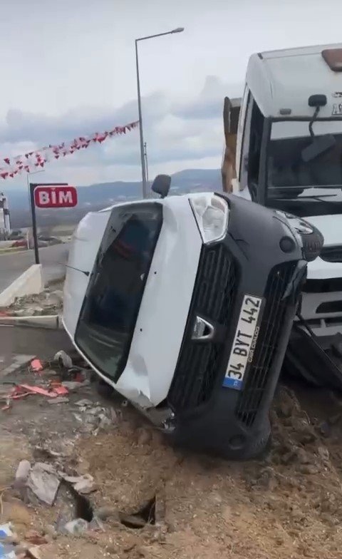 Facia'dan dönüldü! Park halindeki kamyon harekete geçti...
