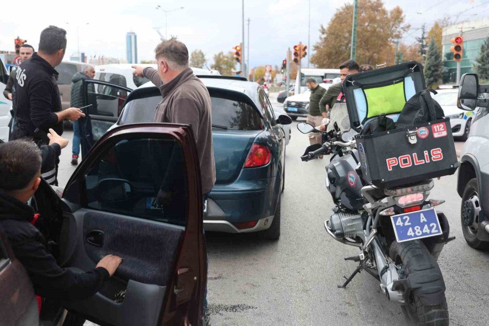 Konya’da İstanbul Caddesi’nde firari avı yapıldı