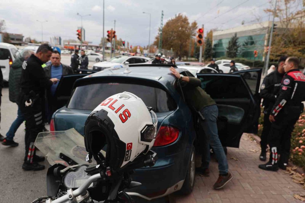 Konya’da İstanbul Caddesi’nde firari avı yapıldı