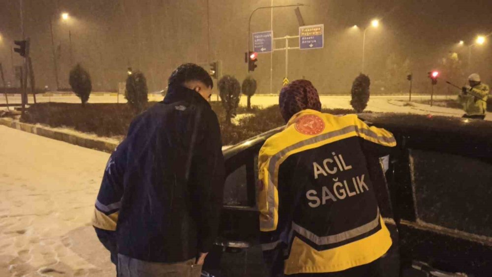 Konya’da yoğun kar yağışı kazaya neden oldu: 3 yaralı