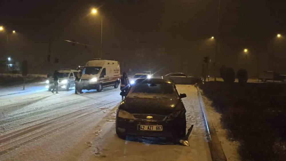 Konya’da yoğun kar yağışı kazaya neden oldu: 3 yaralı