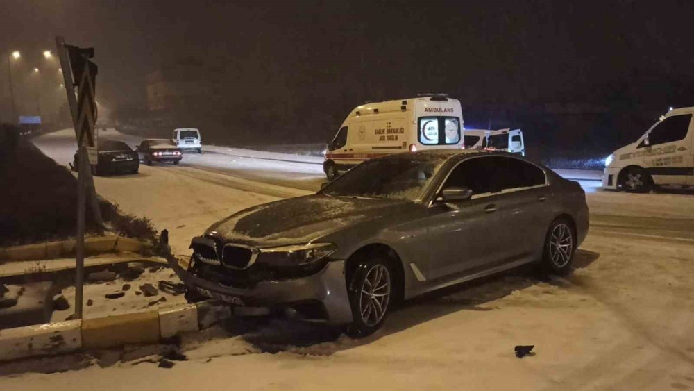 Konya’da yoğun kar yağışı kazaya neden oldu: 3 yaralı