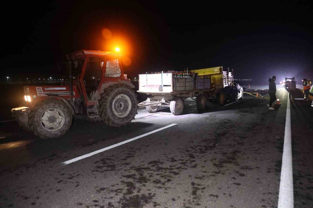 Konya'da meydana gelen kazada otomobil ve traktör çarpıştı, sürücü öldü