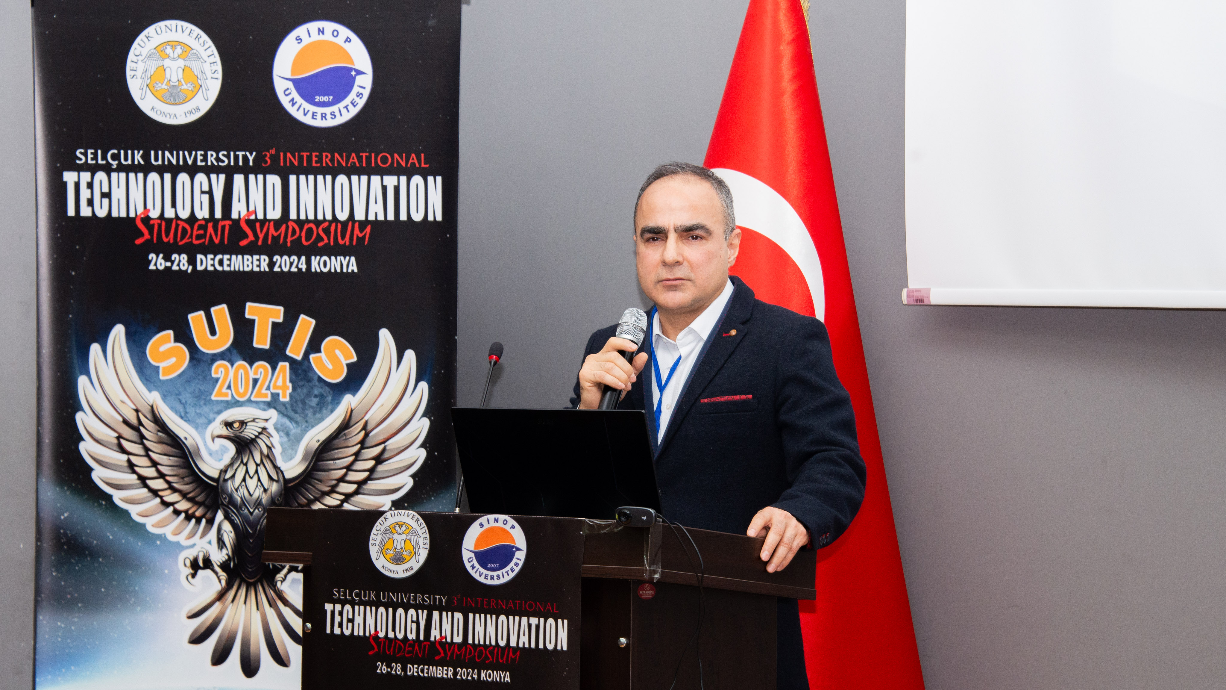 selcuk-universitesinde-teknoloji-ve-inovasyon-konusuldu-4.jpg