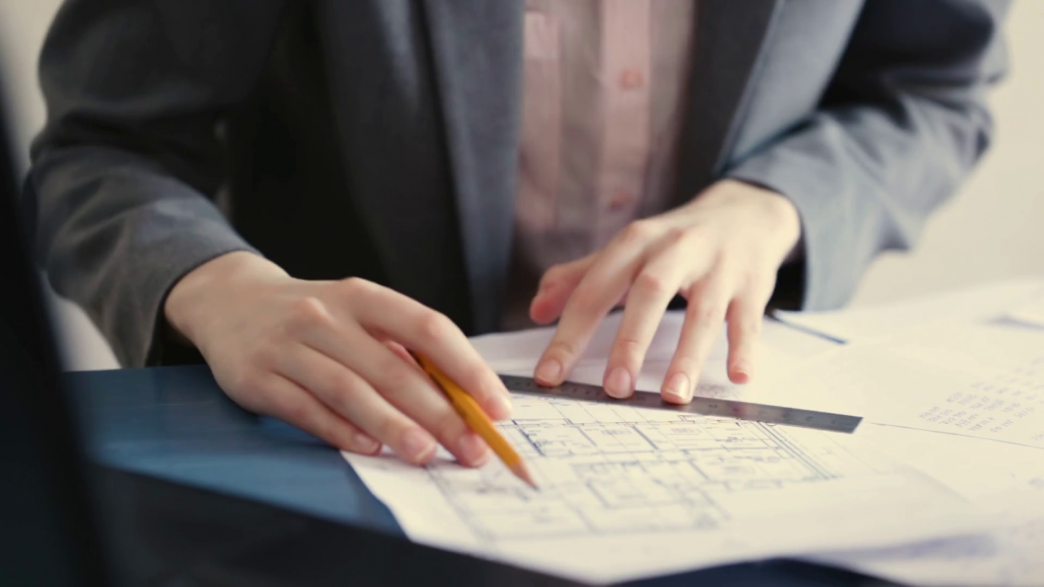 r-5a58cbf9c5a74-architect-checking-numbers-on-blueprint-during-house-construction-planing-rngpufsfe-thumbnail-full01.png