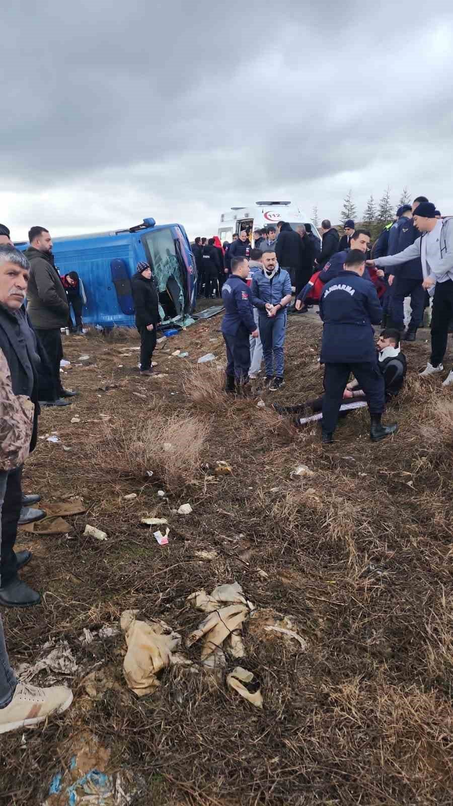 Cezaevi aracı şarampole yuvalandı! 14 yaralı