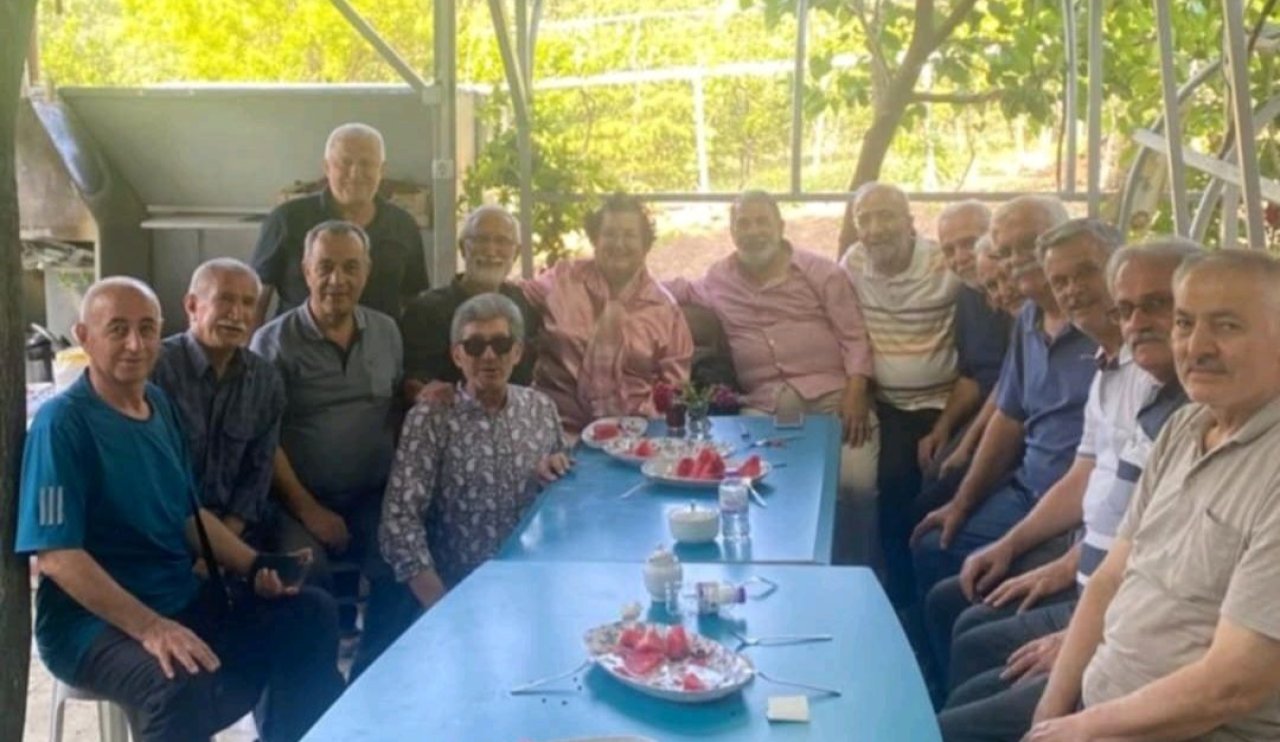 okul-arkadaslar-yillar-sonra-bulustu.jpg
